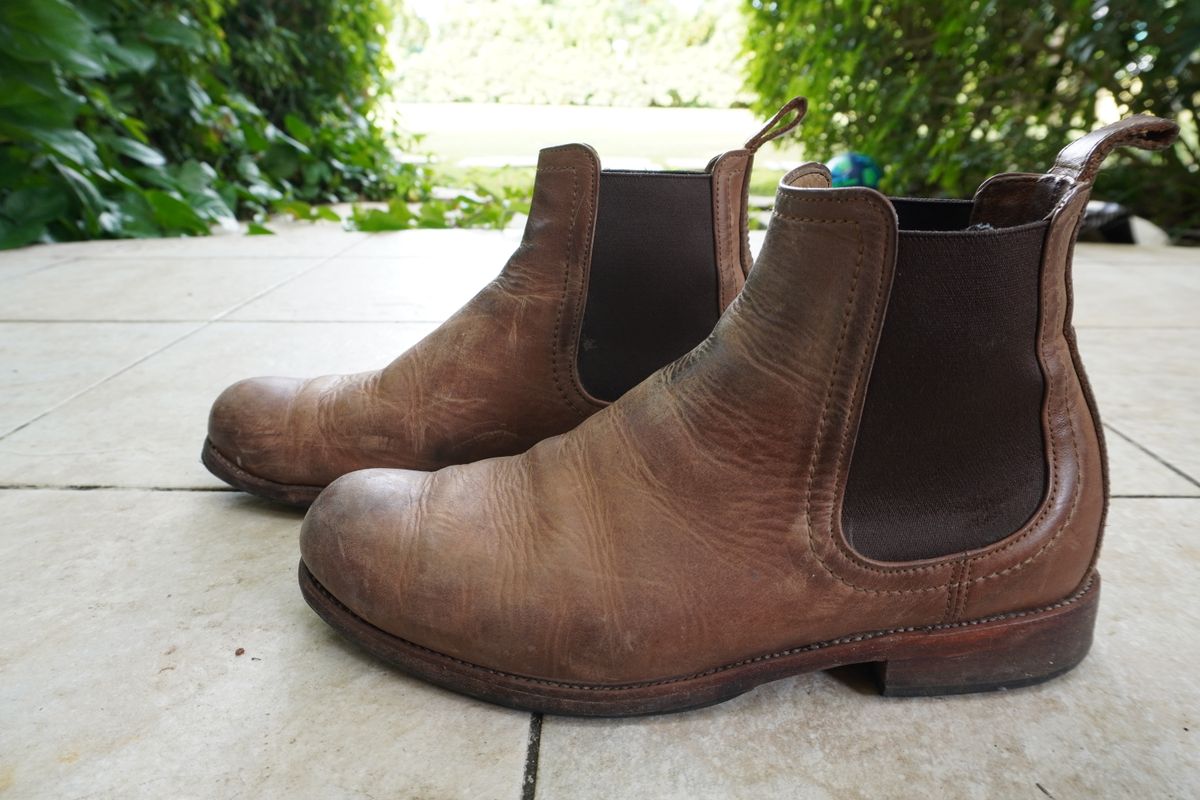 Photo by denimwatchesboots on January 3, 2025 of the Adelante Mendoza in Desert Full Grain.