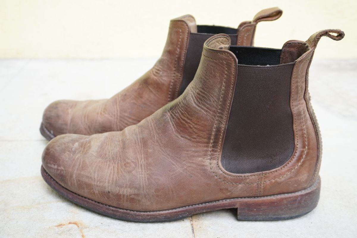 Photo by denimwatchesboots on February 1, 2025 of the Adelante Mendoza in Desert Full Grain.