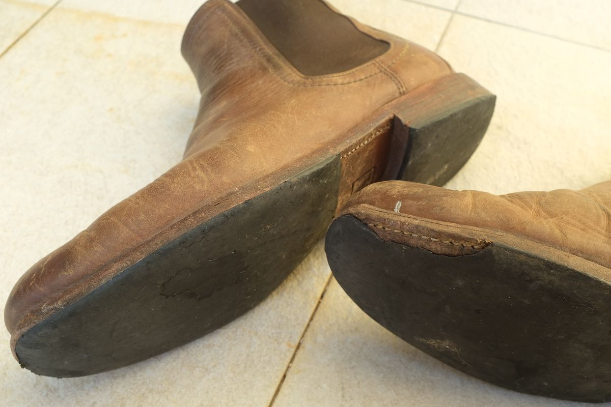 Photo by denimwatchesboots on March 3, 2025 of the Adelante Mendoza in Desert Full Grain.