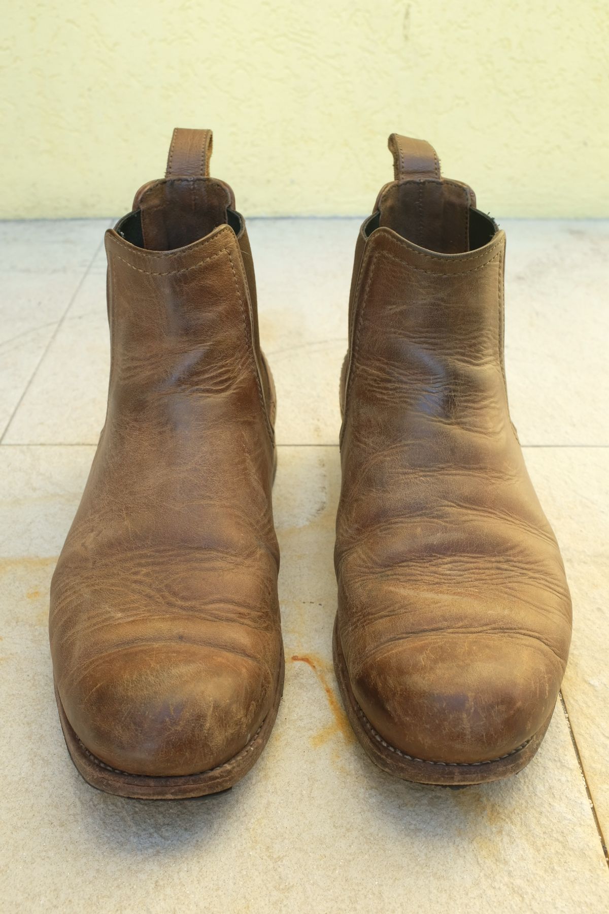 Photo by denimwatchesboots on March 3, 2025 of the Adelante Mendoza in Desert Full Grain.