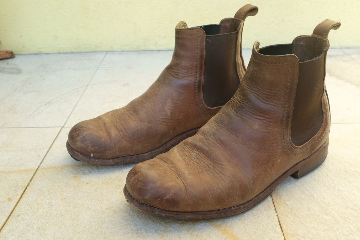 Photo by denimwatchesboots on March 3, 2025 of the Adelante Mendoza in Desert Full Grain.