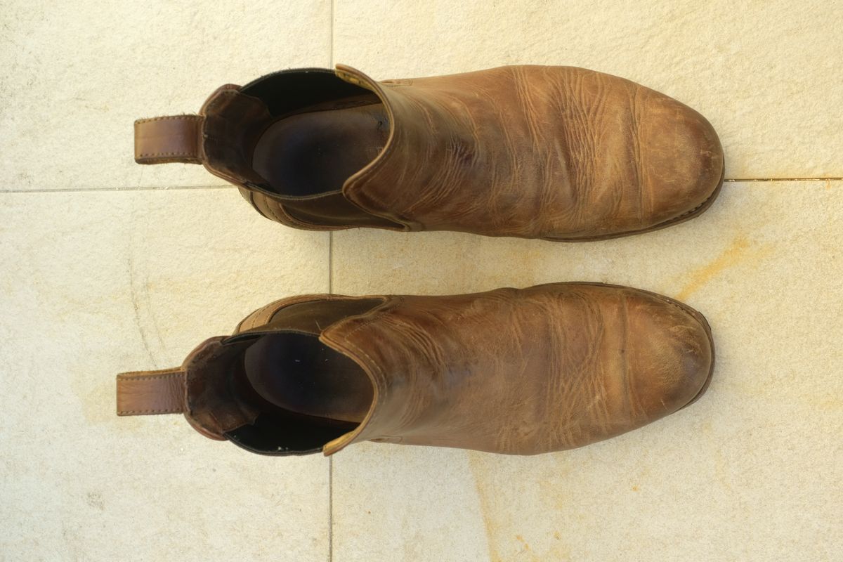 Photo by denimwatchesboots on March 3, 2025 of the Adelante Mendoza in Desert Full Grain.
