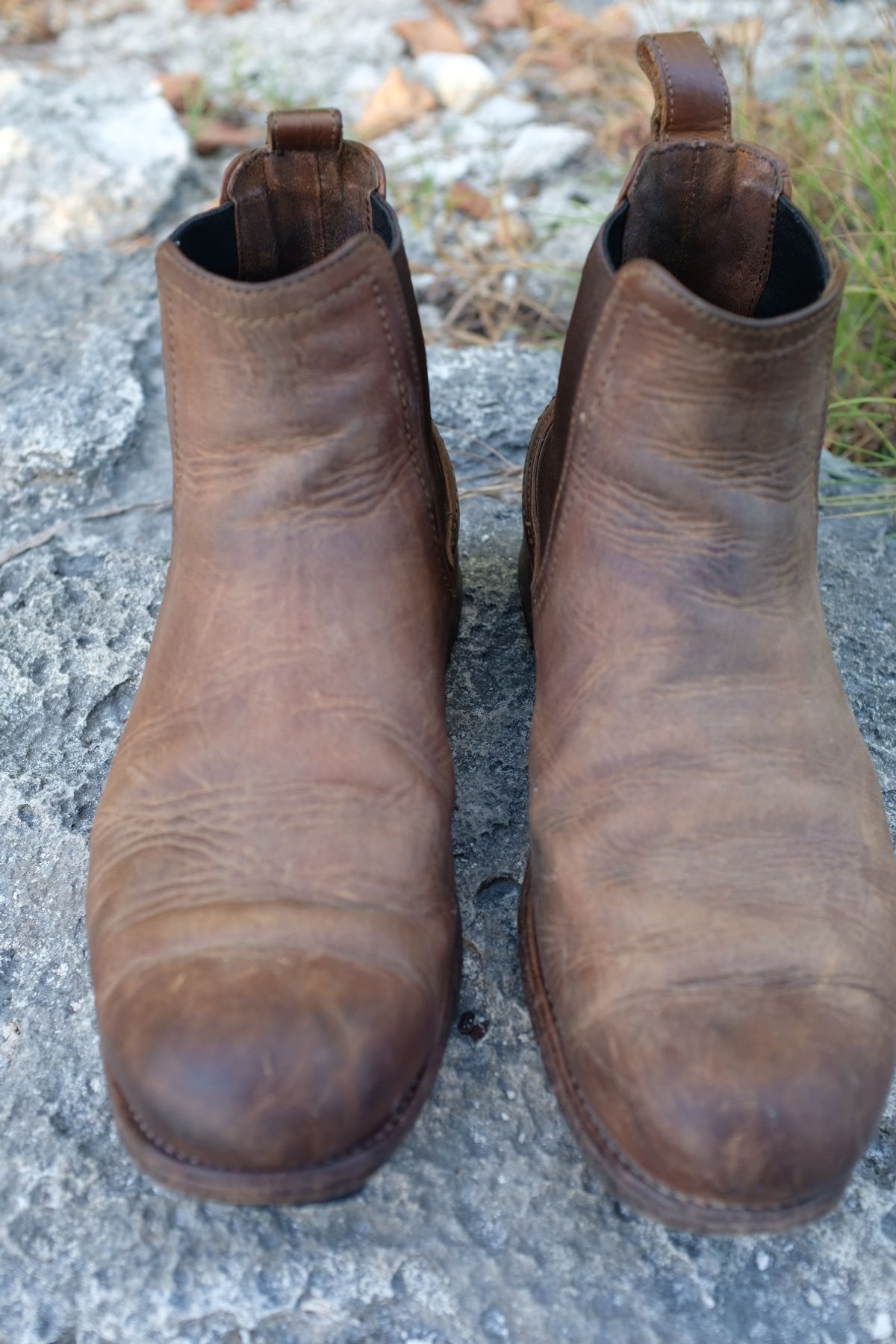 Photo by denimwatchesboots on April 2, 2025 of the Adelante Mendoza in Desert Full Grain.