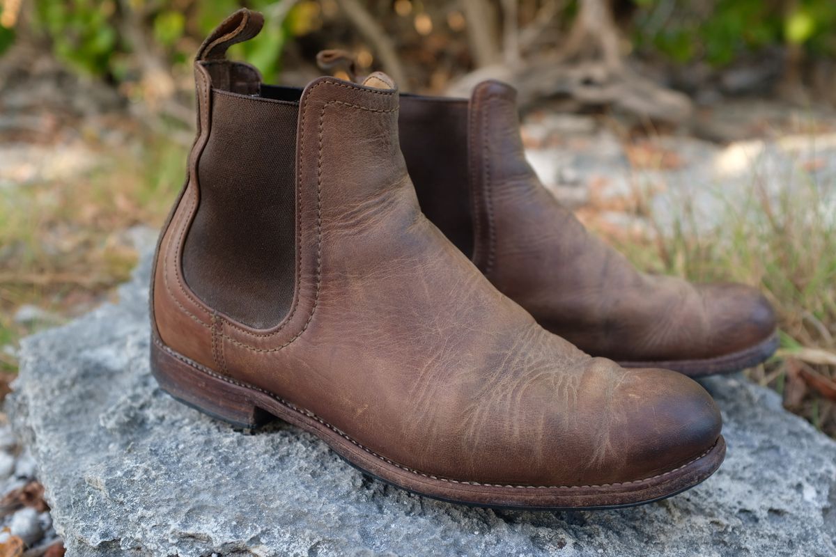 Photo by denimwatchesboots on April 2, 2025 of the Adelante Mendoza in Desert Full Grain.