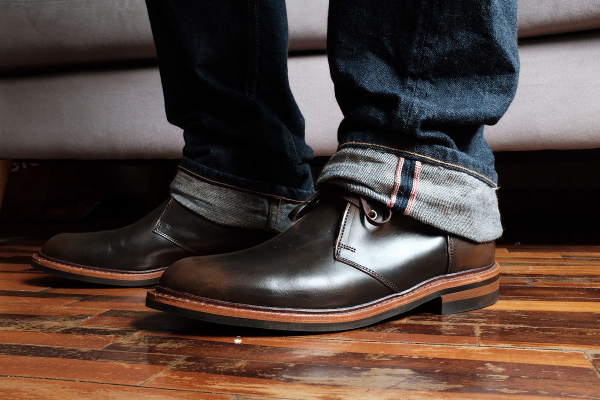 Photo by denimwatchesboots on October 1, 2025 of the Allen Edmonds Chandler- Chukka in Antique hickory.