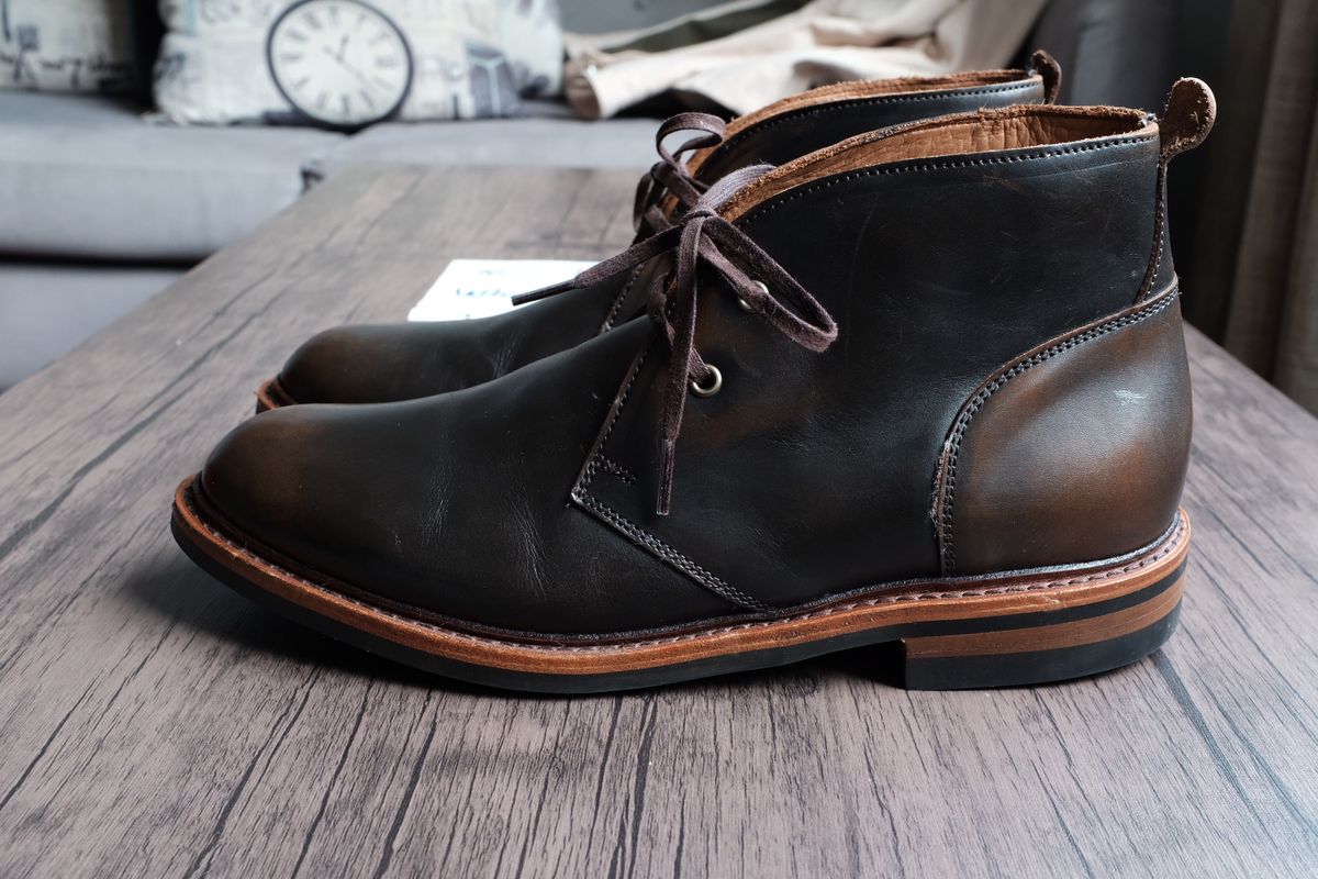 Photo by denimwatchesboots on October 1, 2025 of the Allen Edmonds Chandler- Chukka in Antique hickory.