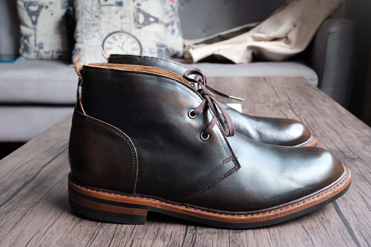 Photo by denimwatchesboots on October 1, 2025 of the Allen Edmonds Chandler- Chukka in Antique hickory.