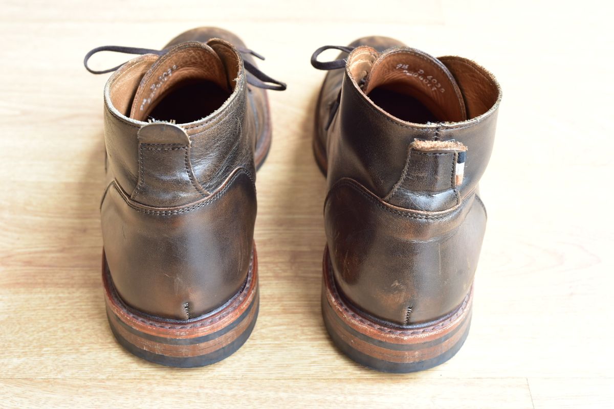 Photo by denimwatchesboots on November 1, 2025 of the Allen Edmonds Chandler- Chukka in Antique hickory.