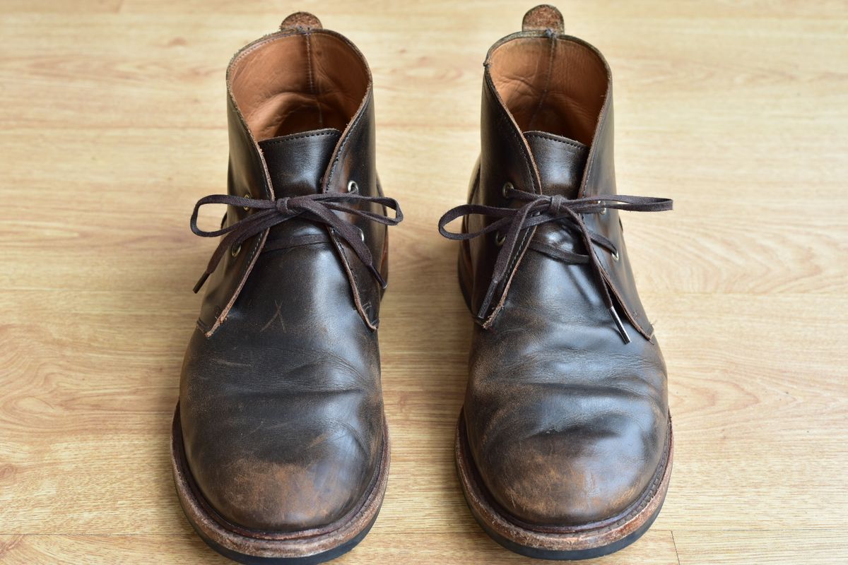 Photo by denimwatchesboots on November 1, 2025 of the Allen Edmonds Chandler- Chukka in Antique hickory.