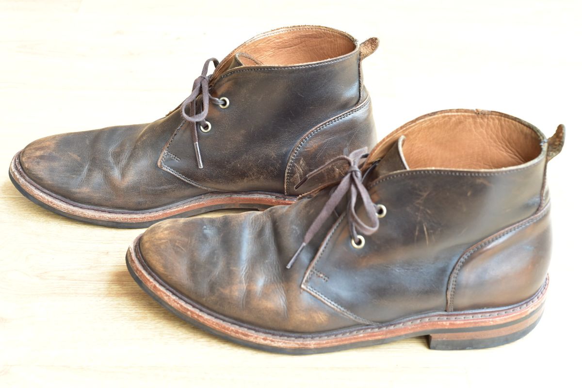 Photo by denimwatchesboots on November 1, 2025 of the Allen Edmonds Chandler- Chukka in Antique hickory.