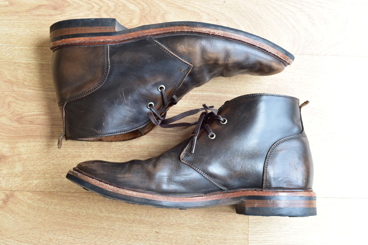 Photo by denimwatchesboots on November 1, 2025 of the Allen Edmonds Chandler- Chukka in Antique hickory.