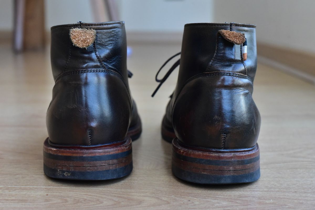Photo by denimwatchesboots on December 3, 2025 of the Allen Edmonds Chandler- Chukka in Antique hickory.