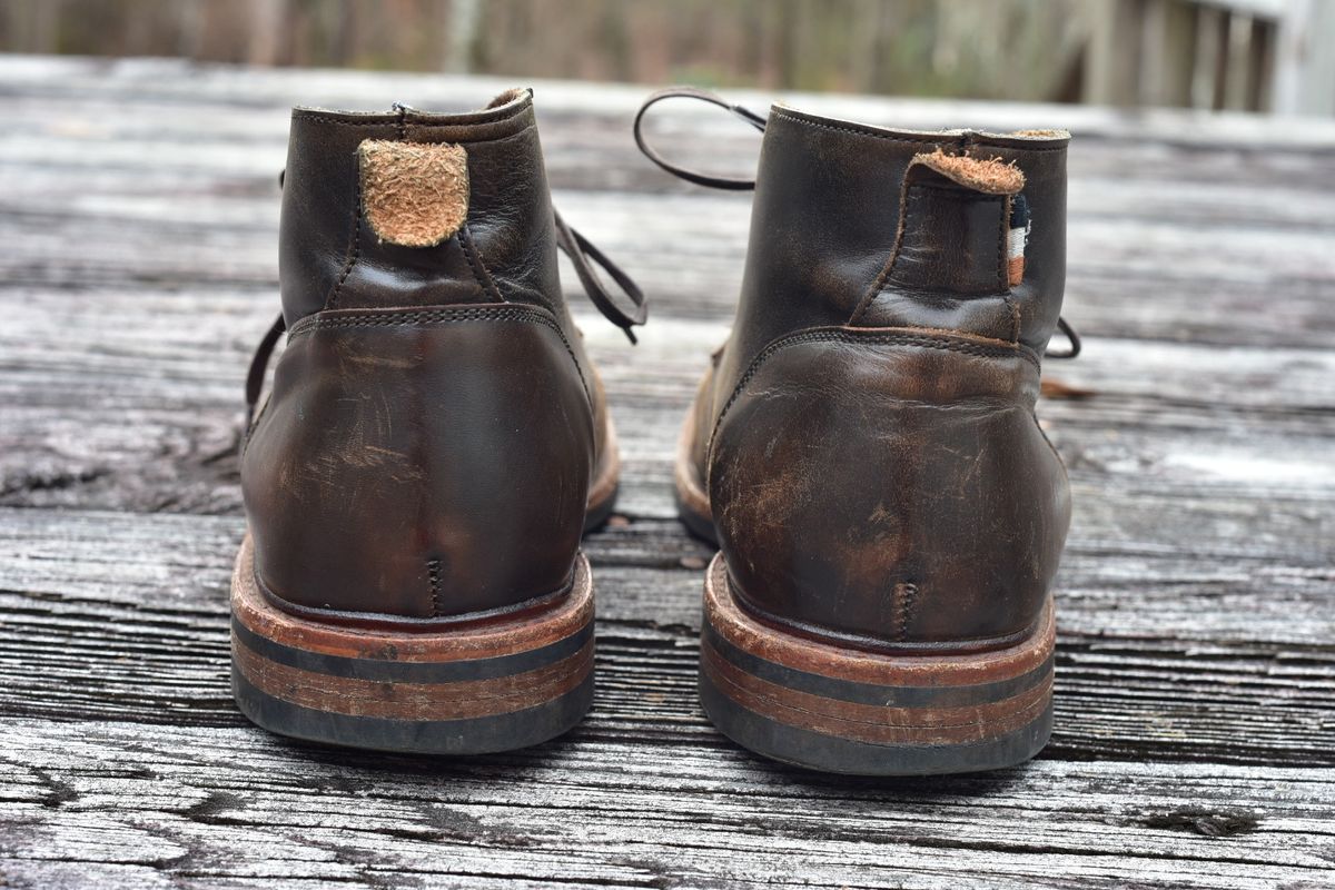 Photo by denimwatchesboots on January 2, 2026 of the Allen Edmonds Chandler- Chukka in Antique hickory.