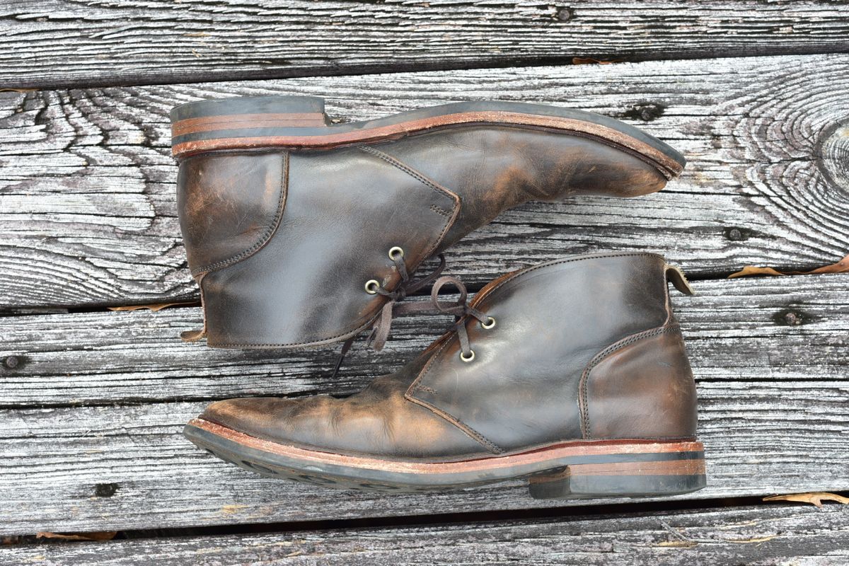 Photo by denimwatchesboots on January 2, 2026 of the Allen Edmonds Chandler- Chukka in Antique hickory.