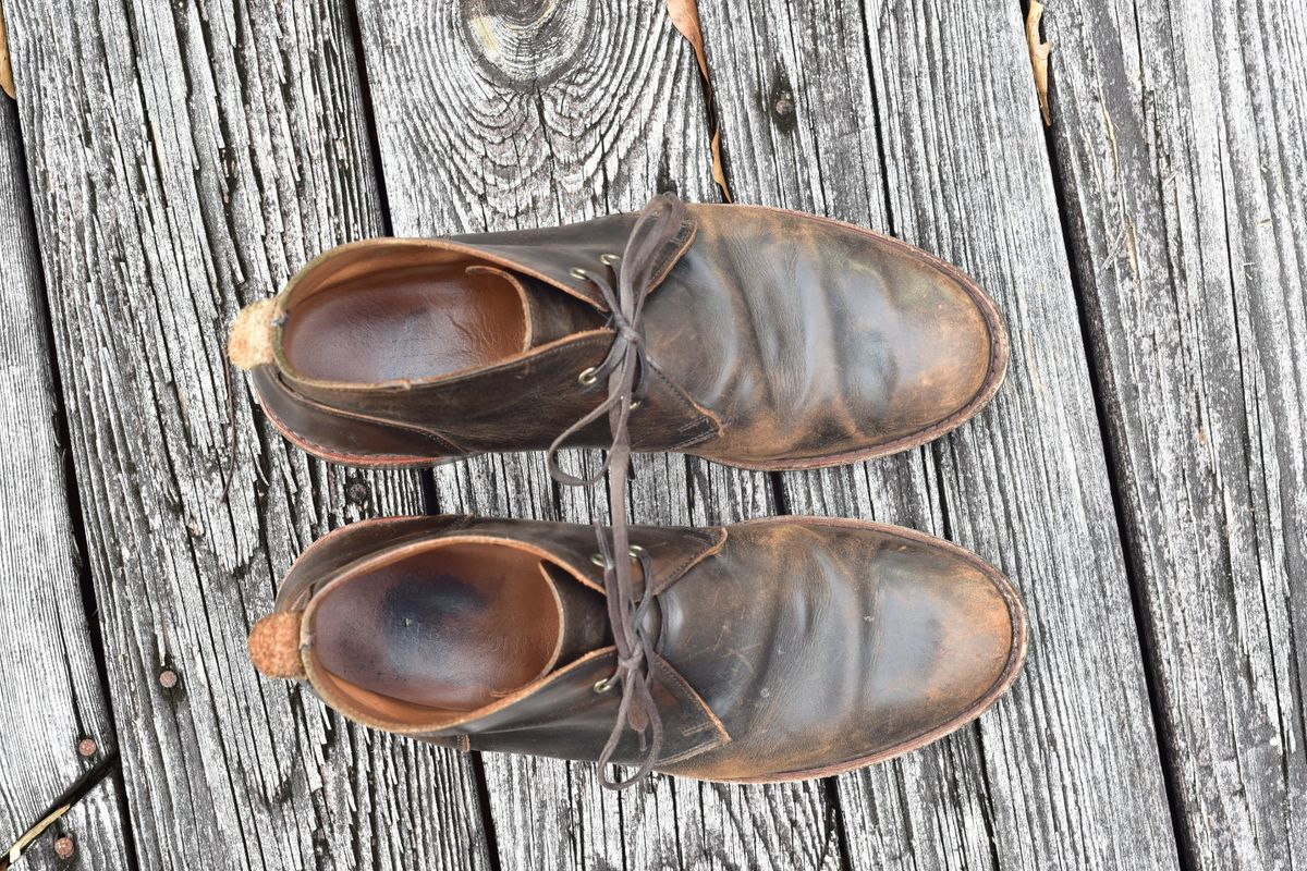 Photo by denimwatchesboots on January 2, 2026 of the Allen Edmonds Chandler- Chukka in Antique hickory.