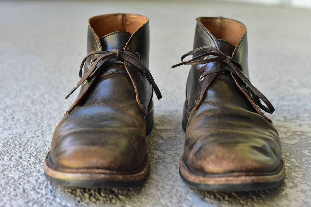 Photo by denimwatchesboots on February 4, 2026 of the Allen Edmonds Chandler- Chukka in Antique hickory.