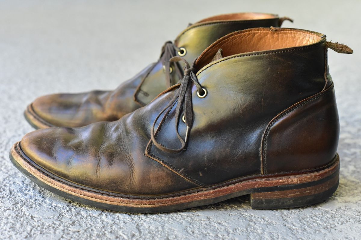 Photo by denimwatchesboots on February 4, 2026 of the Allen Edmonds Chandler- Chukka in Antique hickory.
