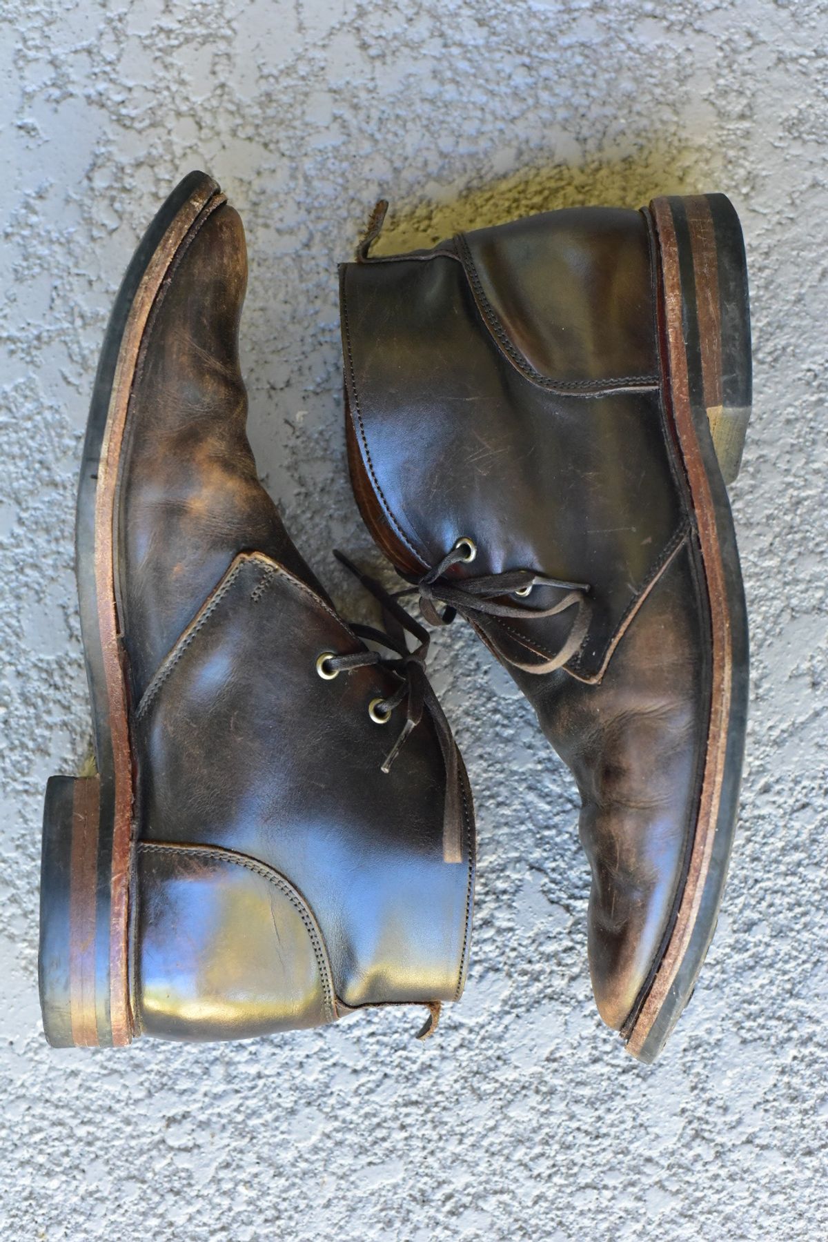Photo by denimwatchesboots on February 4, 2026 of the Allen Edmonds Chandler- Chukka in Antique hickory.