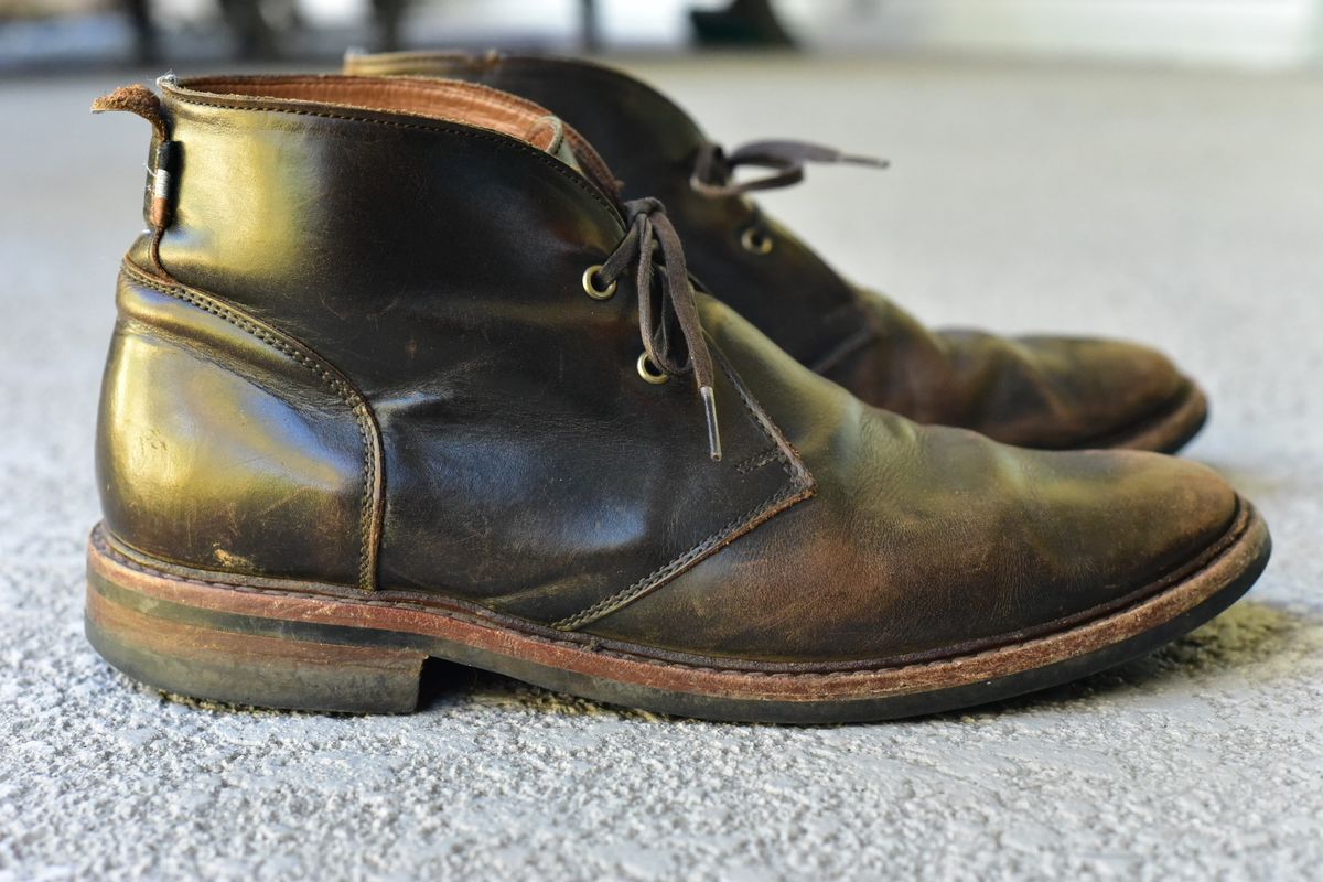 Photo by denimwatchesboots on February 4, 2026 of the Allen Edmonds Chandler- Chukka in Antique hickory.