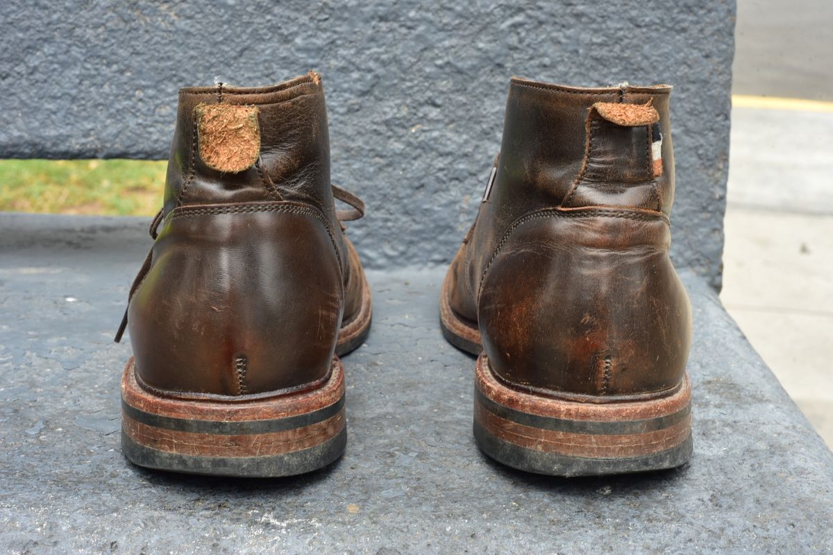 Photo by denimwatchesboots on April 5, 2026 of the Allen Edmonds Chandler- Chukka in Antique hickory.