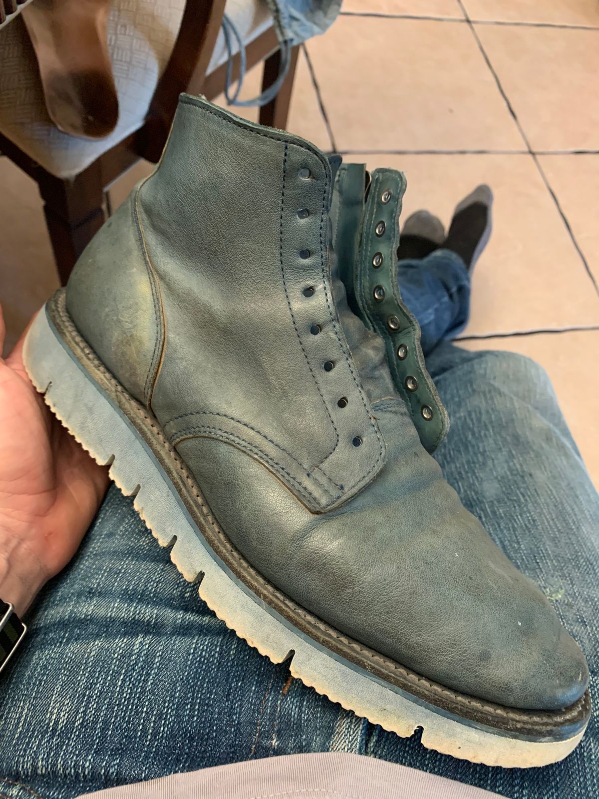 Photo by denimwatchesboots on August 26, 2024 of the Viberg Side Zip in Indigo Dipped Kangaroo.