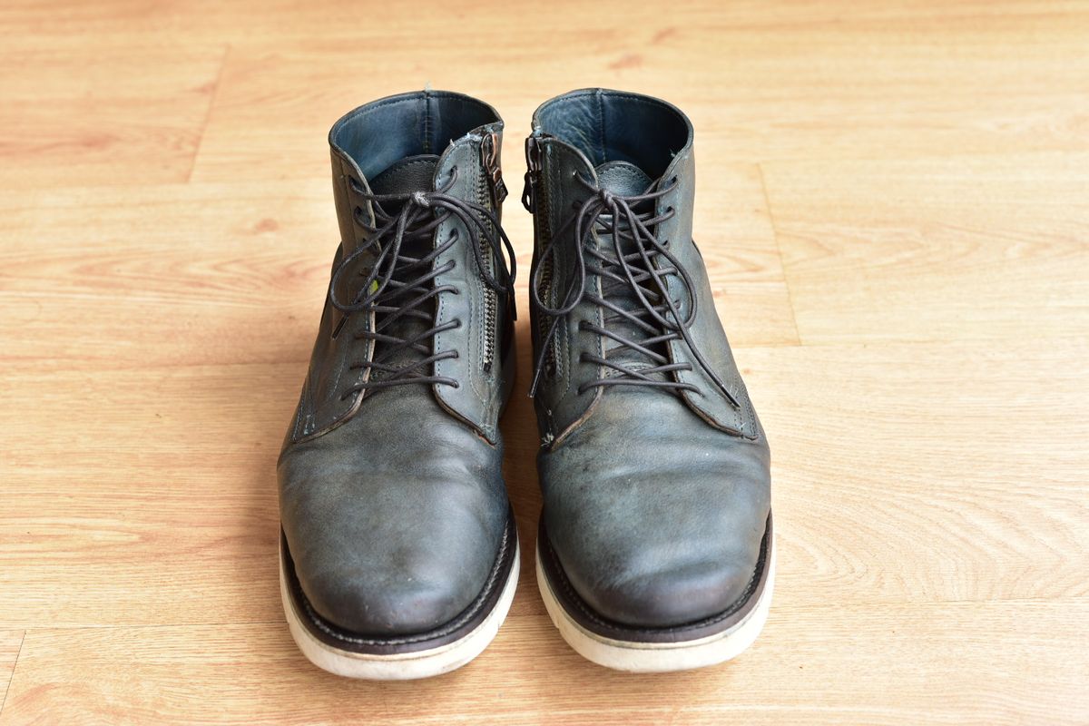 Photo by denimwatchesboots on November 1, 2025 of the Viberg Side Zip in Indigo Dipped Kangaroo.