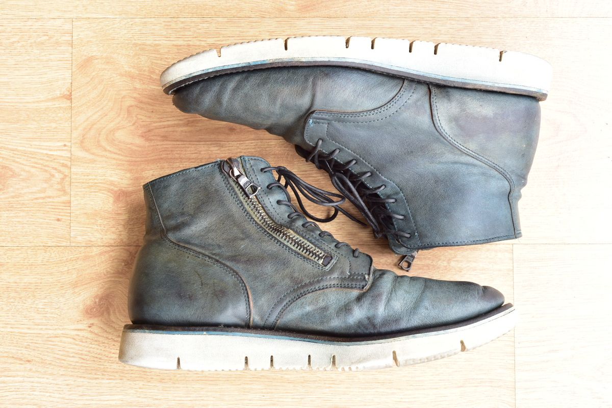 Photo by denimwatchesboots on November 1, 2025 of the Viberg Side Zip in Indigo Dipped Kangaroo.