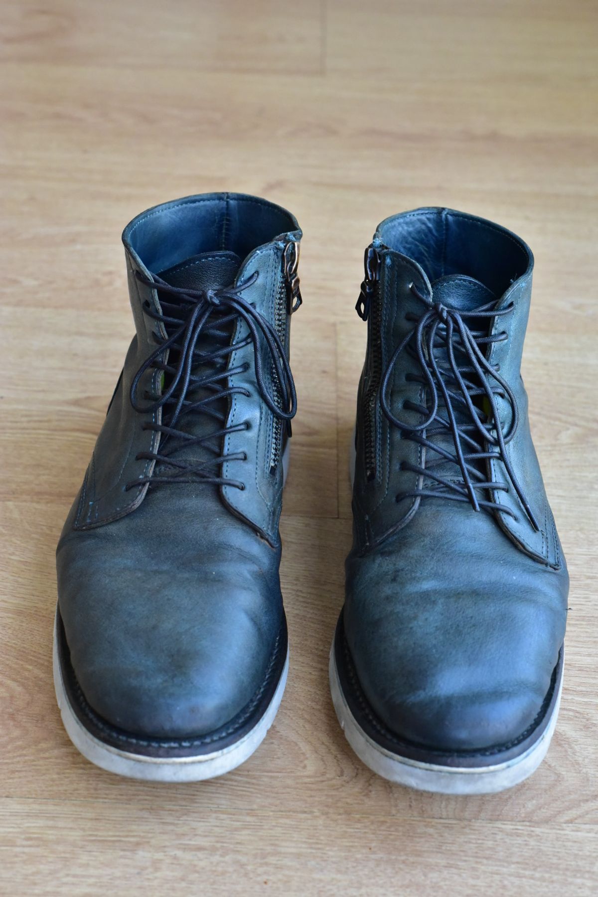 Photo by denimwatchesboots on December 3, 2025 of the Viberg Side Zip in Indigo Dipped Kangaroo.