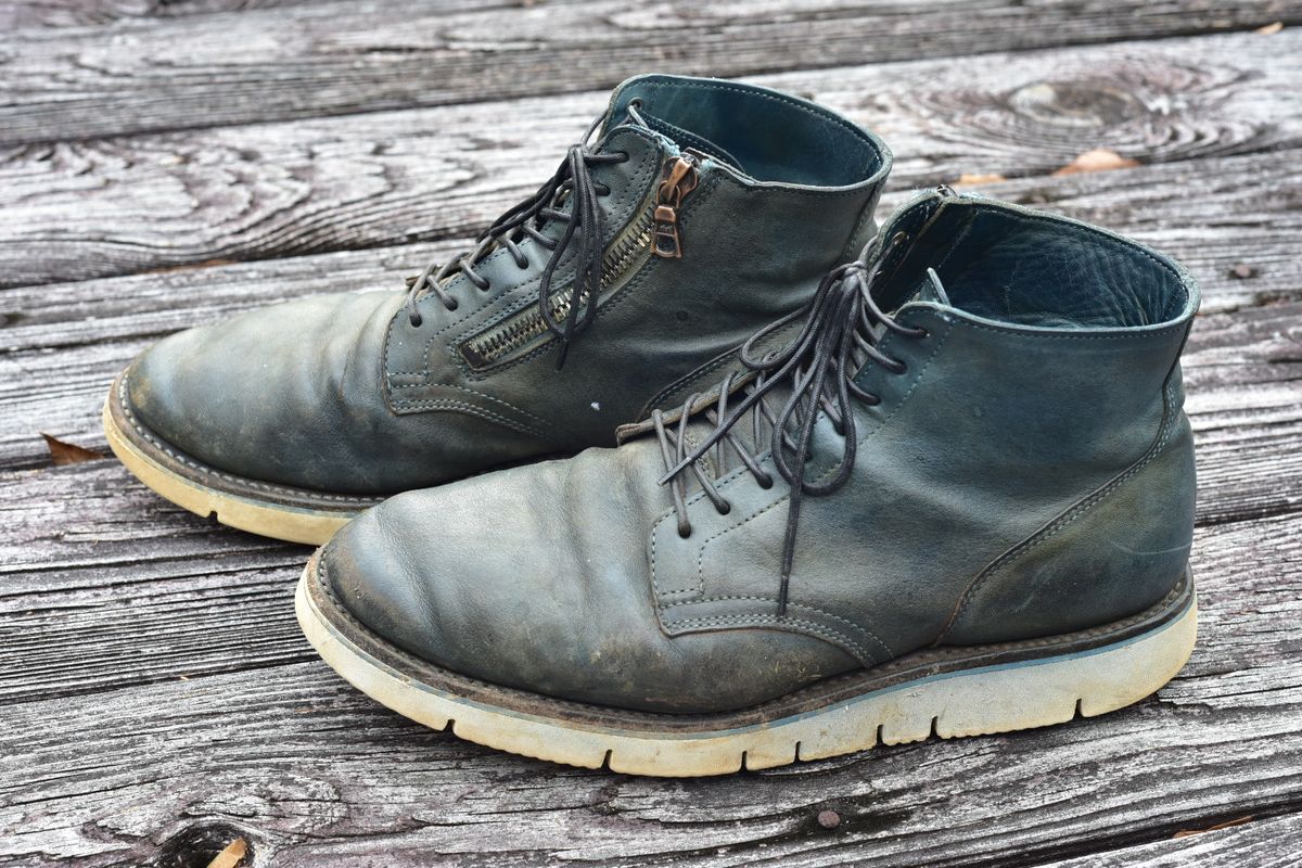 Photo by denimwatchesboots on January 2, 2026 of the Viberg Side Zip in Indigo Dipped Kangaroo.