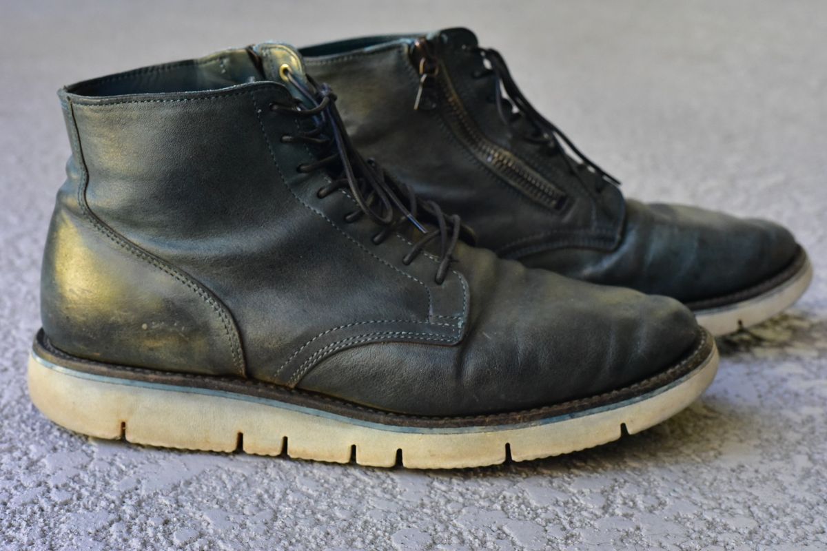 Photo by denimwatchesboots on February 4, 2026 of the Viberg Side Zip in Indigo Dipped Kangaroo.