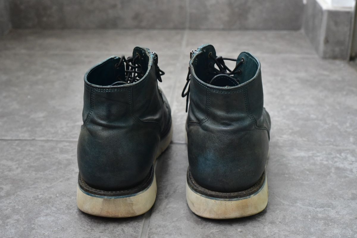 Photo by denimwatchesboots on March 5, 2026 of the Viberg Side Zip in Indigo Dipped Kangaroo.