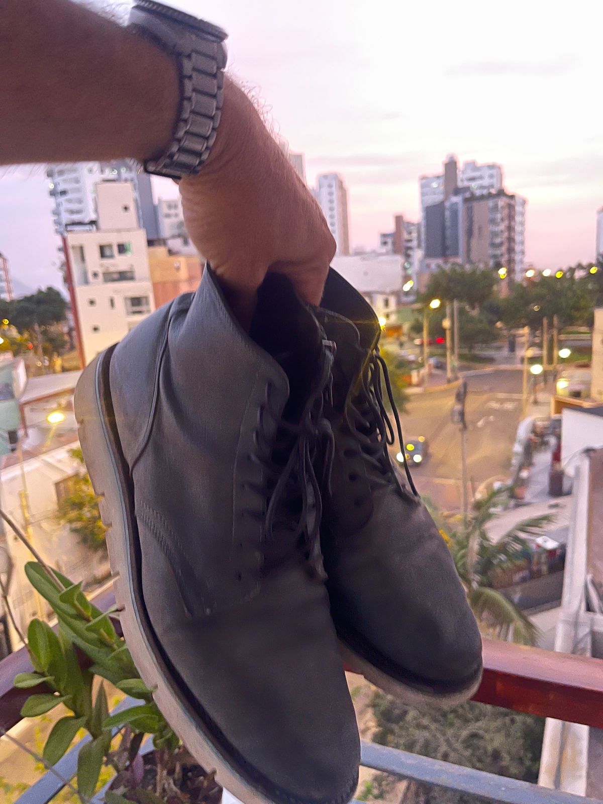 Photo by denimwatchesboots on April 5, 2026 of the Viberg Side Zip in Indigo Dipped Kangaroo.