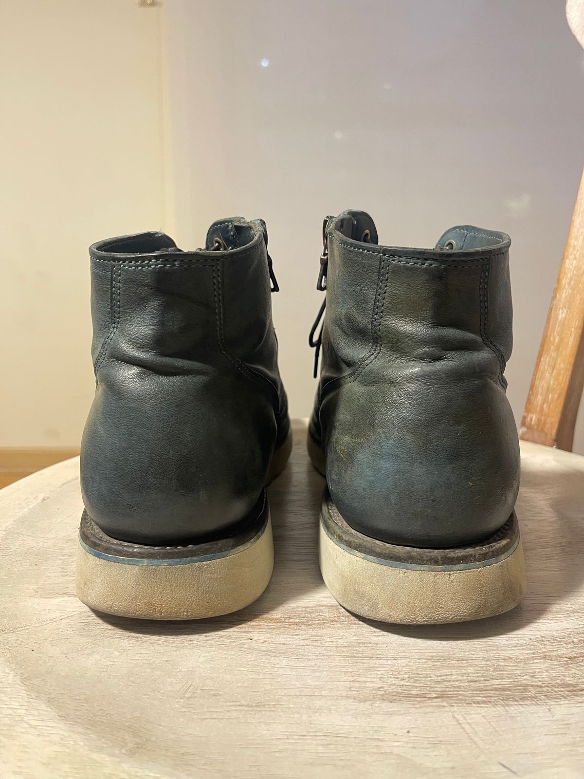 Photo by denimwatchesboots on April 5, 2026 of the Viberg Side Zip in Indigo Dipped Kangaroo.