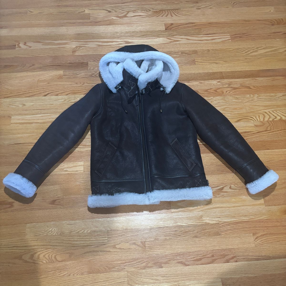 Photo by jeff on December 4, 2024 of the Overland Classic Sheepskin B3 Bomber Jacket in Sheepskin.