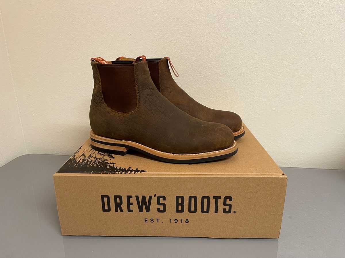 Photo by questrel on October 2, 2025 of the Drew's Boots Chelsea in Bison.
