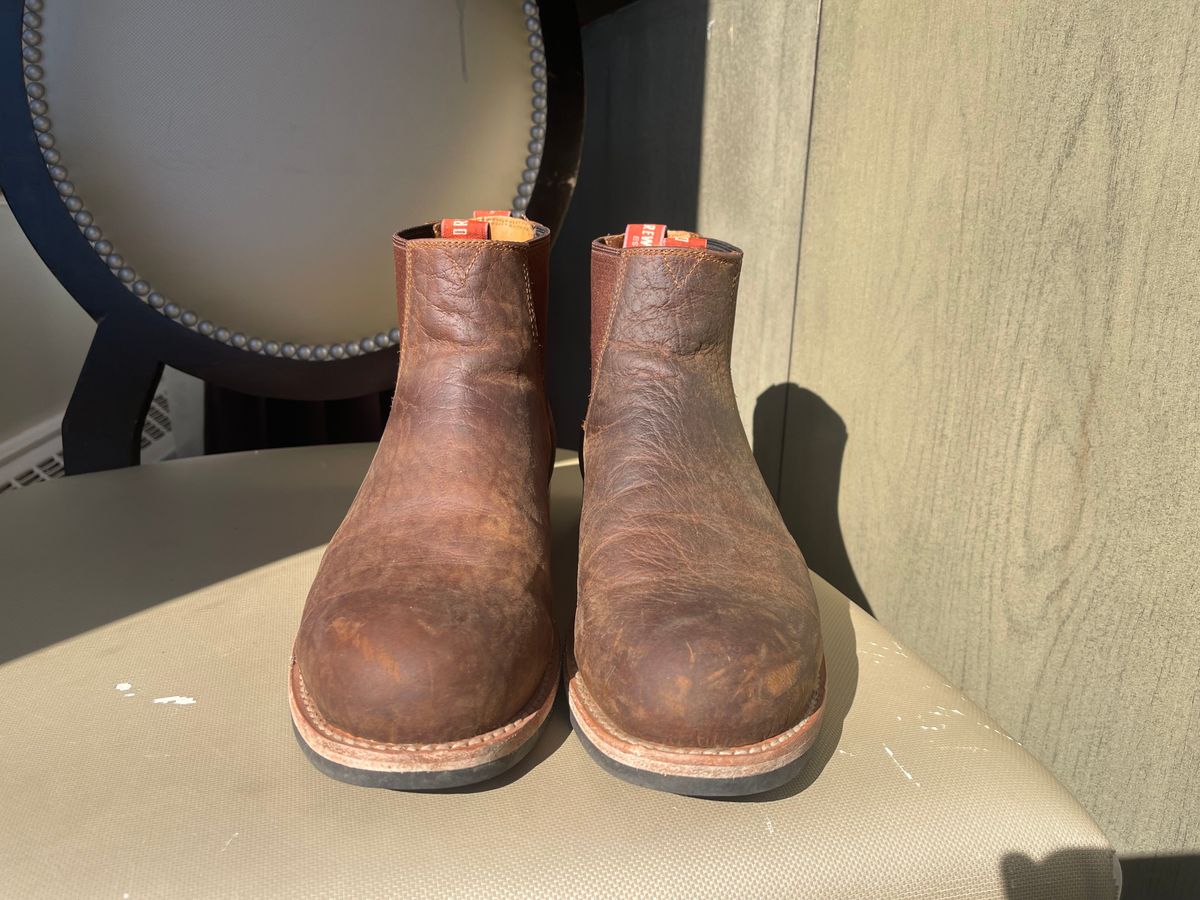 Photo by questrel on November 4, 2025 of the Drew's Boots Chelsea in Bison.