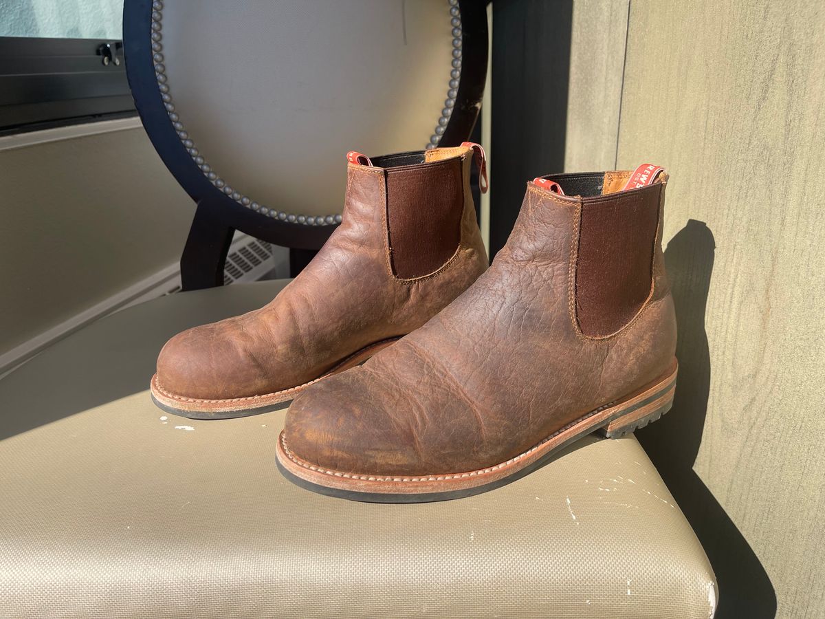 Photo by questrel on November 4, 2025 of the Drew's Boots Chelsea in Bison.