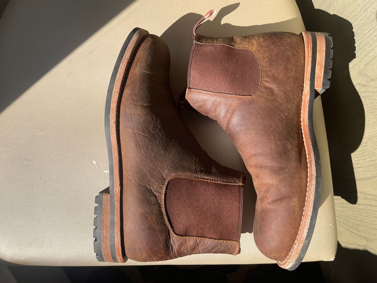 Photo by questrel on November 4, 2025 of the Drew's Boots Chelsea in Bison.