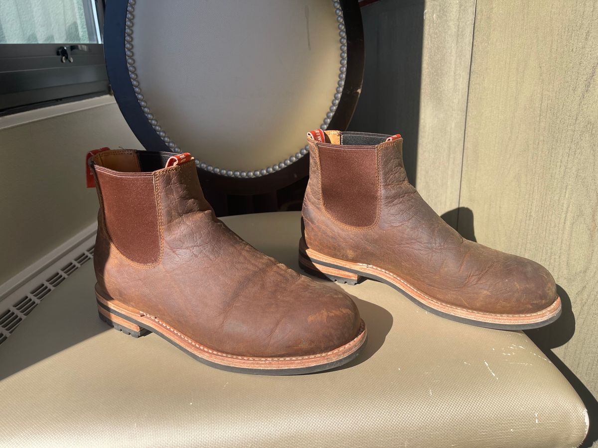 Photo by questrel on November 4, 2025 of the Drew's Boots Chelsea in Bison.