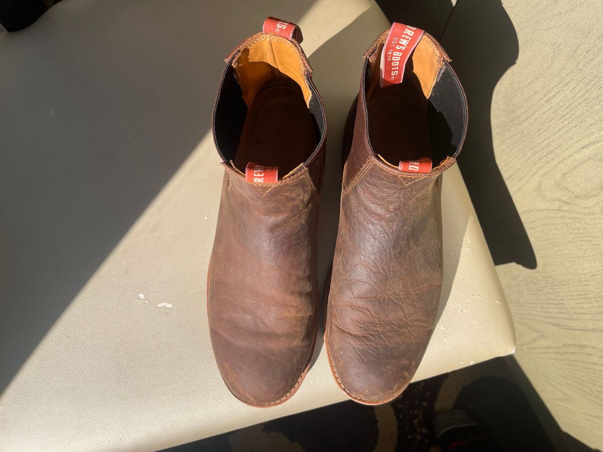 Photo by questrel on November 4, 2025 of the Drew's Boots Chelsea in Bison.