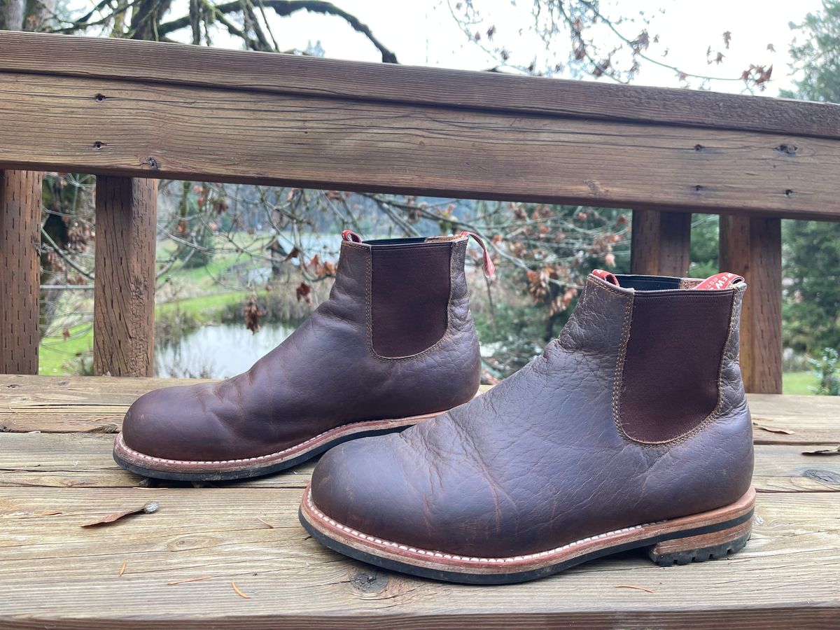 Photo by questrel on December 2, 2025 of the Drew's Boots Chelsea in Bison.