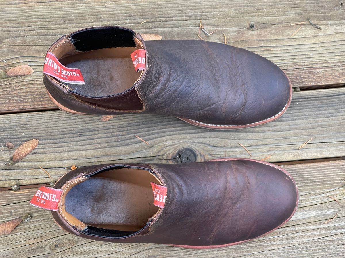 Photo by questrel on December 2, 2025 of the Drew's Boots Chelsea in Bison.