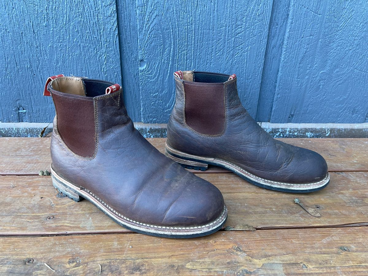 Photo by questrel on December 31, 2025 of the Drew's Boots Chelsea in Bison.