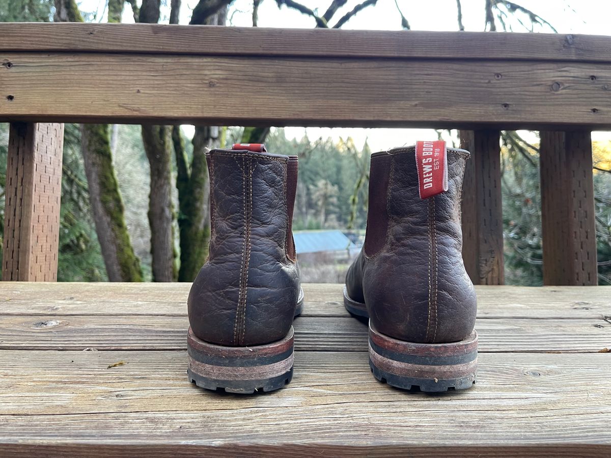 Photo by questrel on February 5, 2026 of the Drew's Boots Chelsea in Bison.