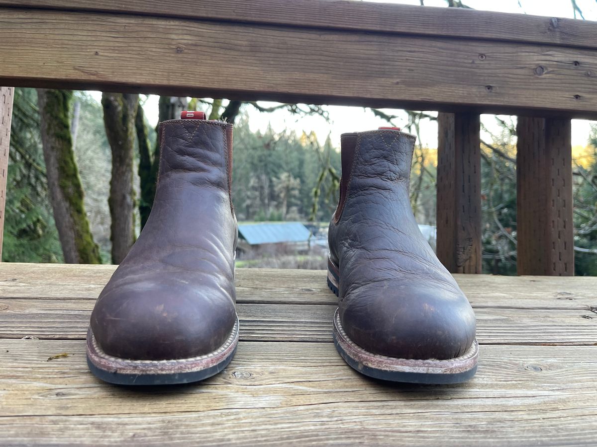 Photo by questrel on February 5, 2026 of the Drew's Boots Chelsea in Bison.