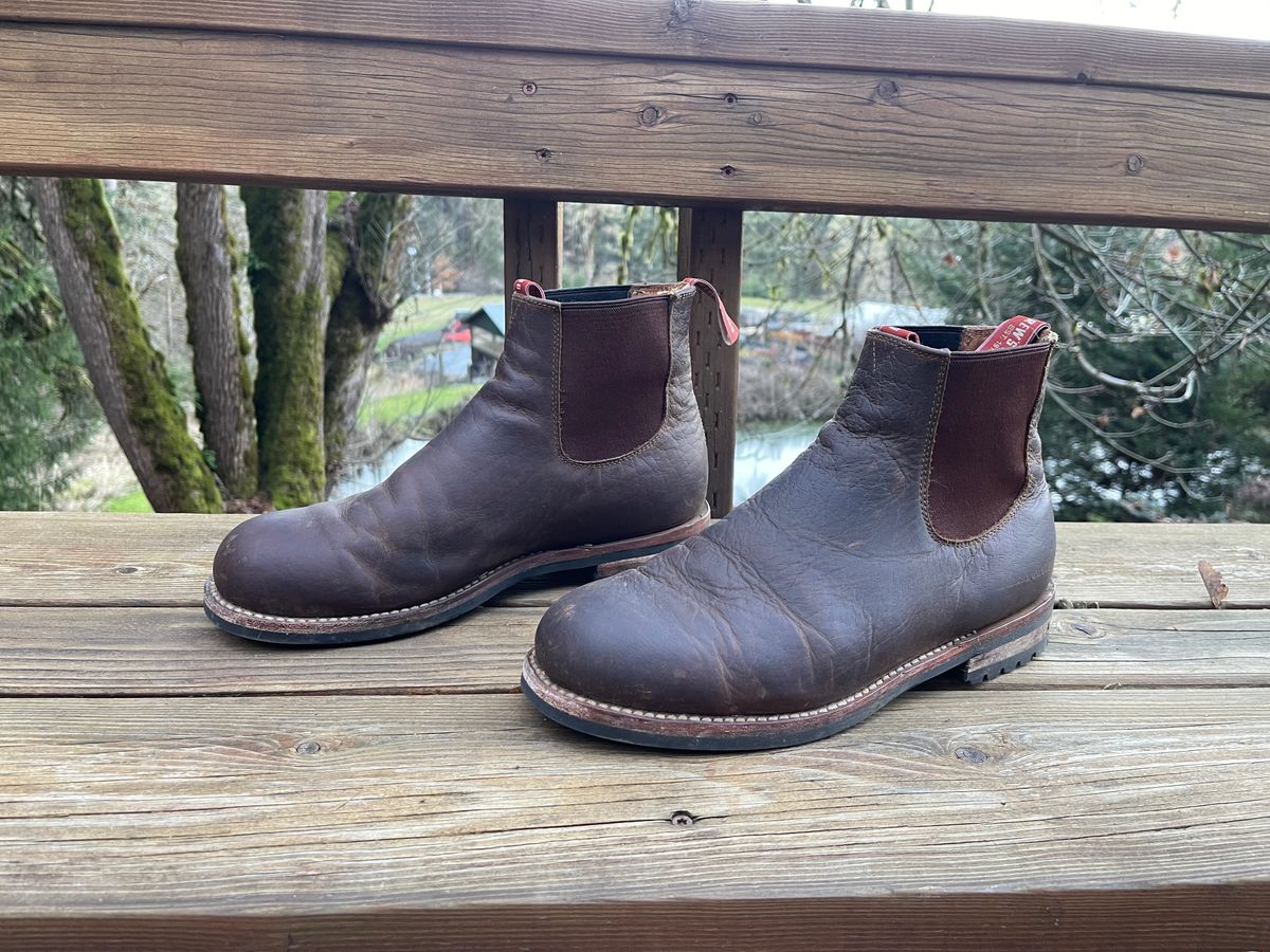 Photo by questrel on February 5, 2026 of the Drew's Boots Chelsea in Bison.