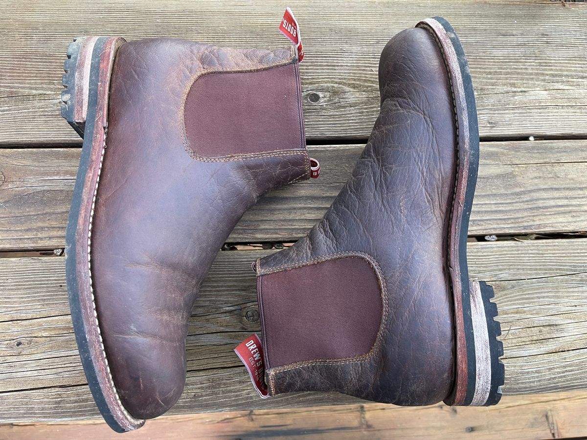Photo by questrel on February 5, 2026 of the Drew's Boots Chelsea in Bison.