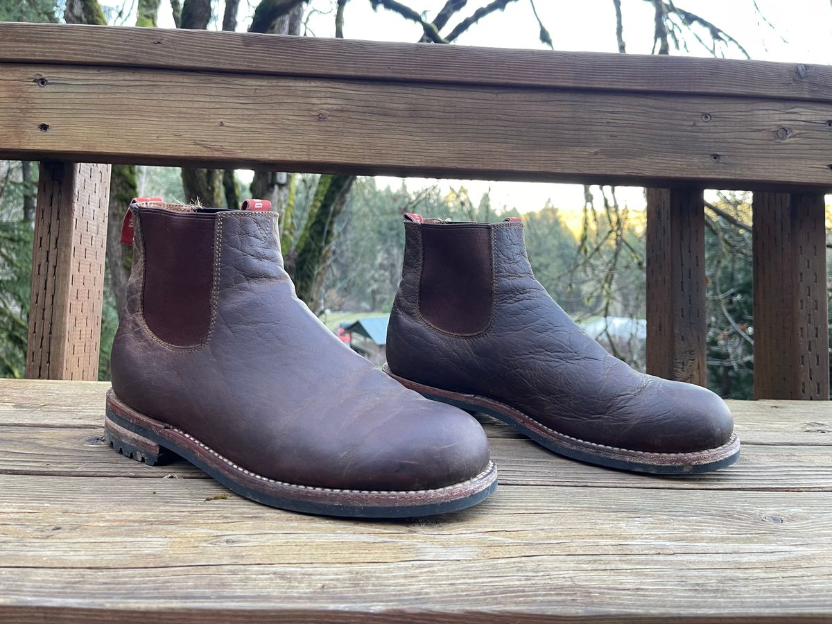 Photo by questrel on February 5, 2026 of the Drew's Boots Chelsea in Bison.