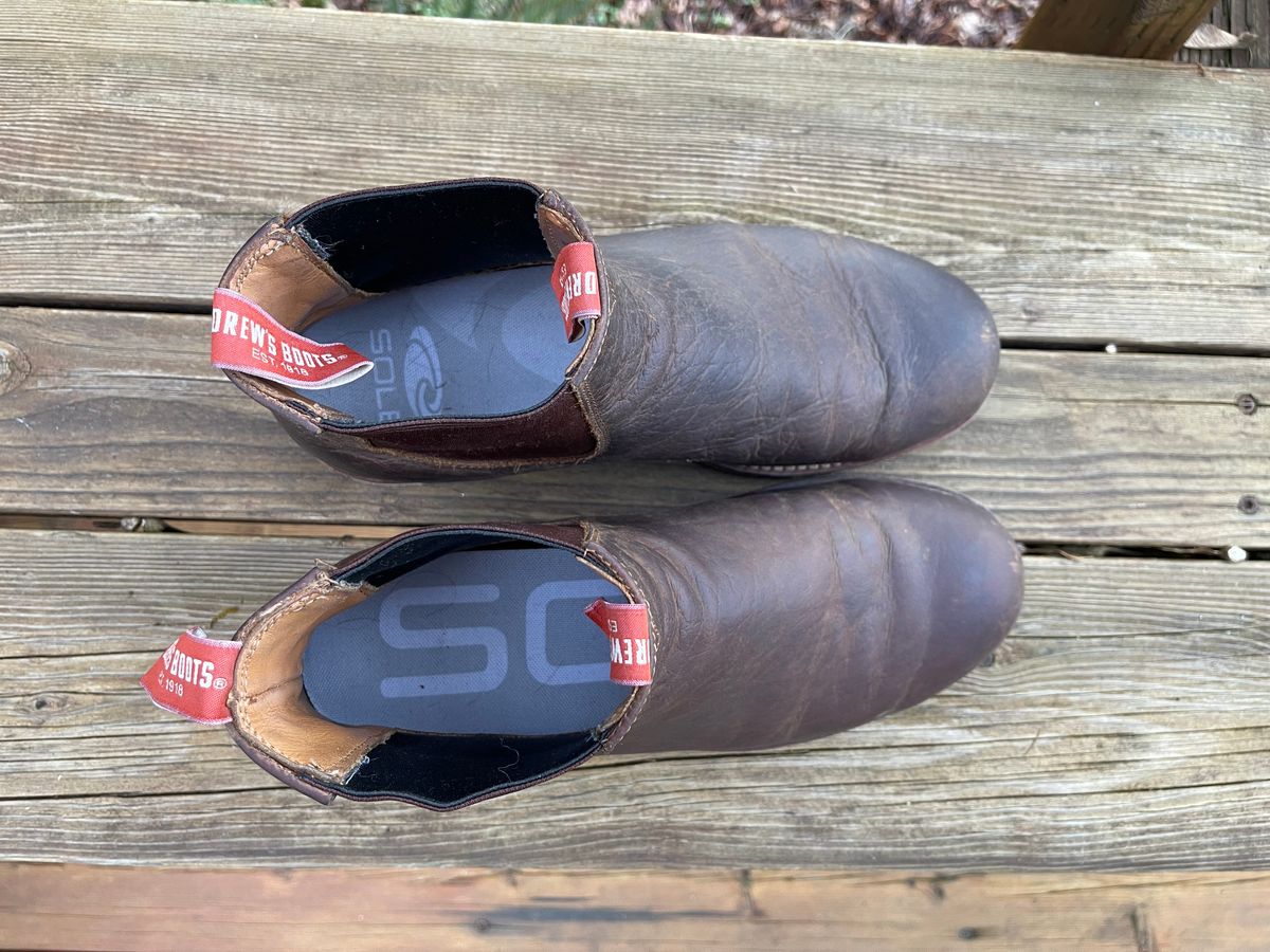 Photo by questrel on February 5, 2026 of the Drew's Boots Chelsea in Bison.