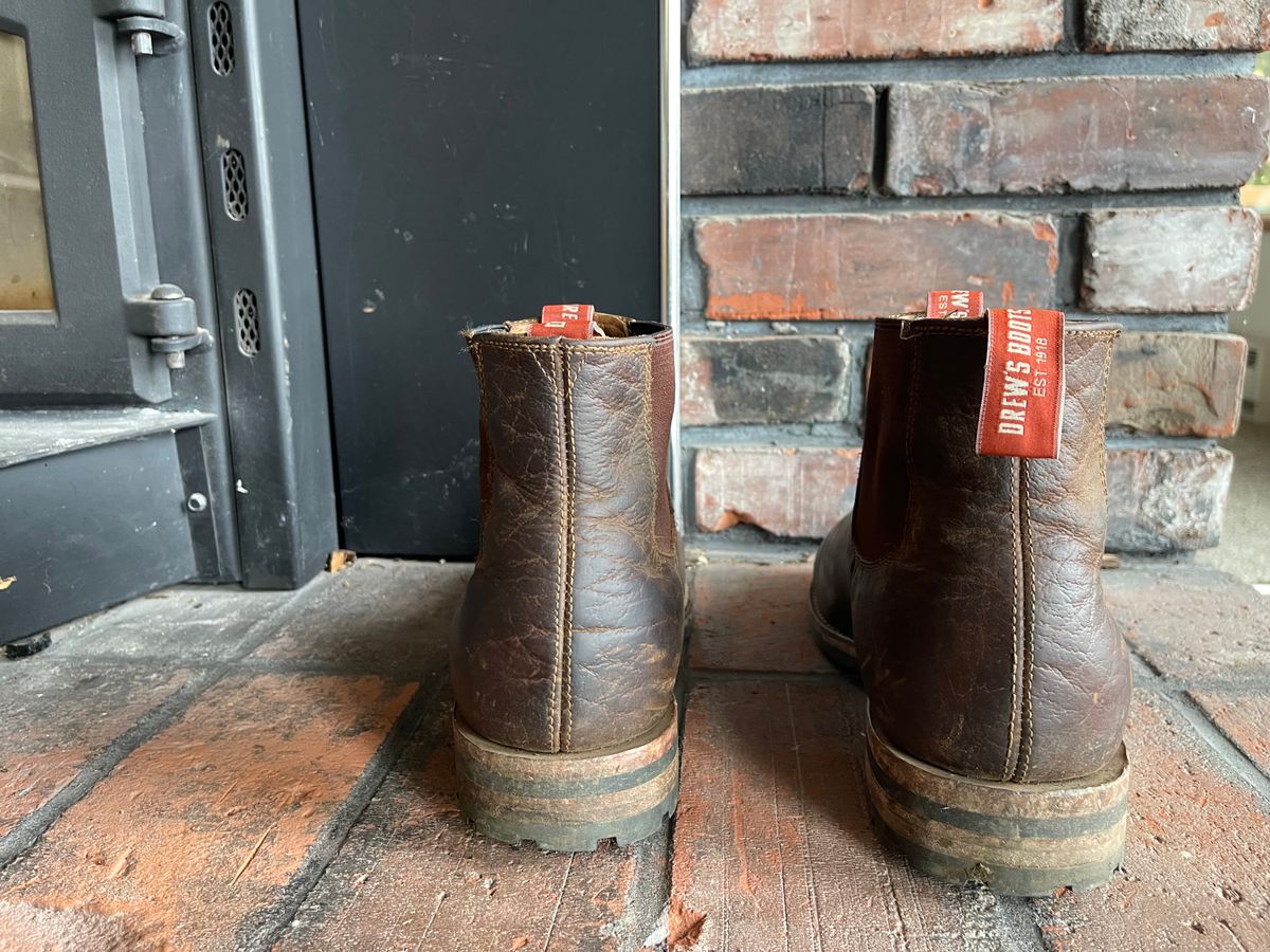 Photo by questrel on March 4, 2026 of the Drew's Boots Chelsea in Bison.